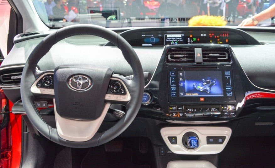 2016-Toyota-Prius-222-876x535.jpg