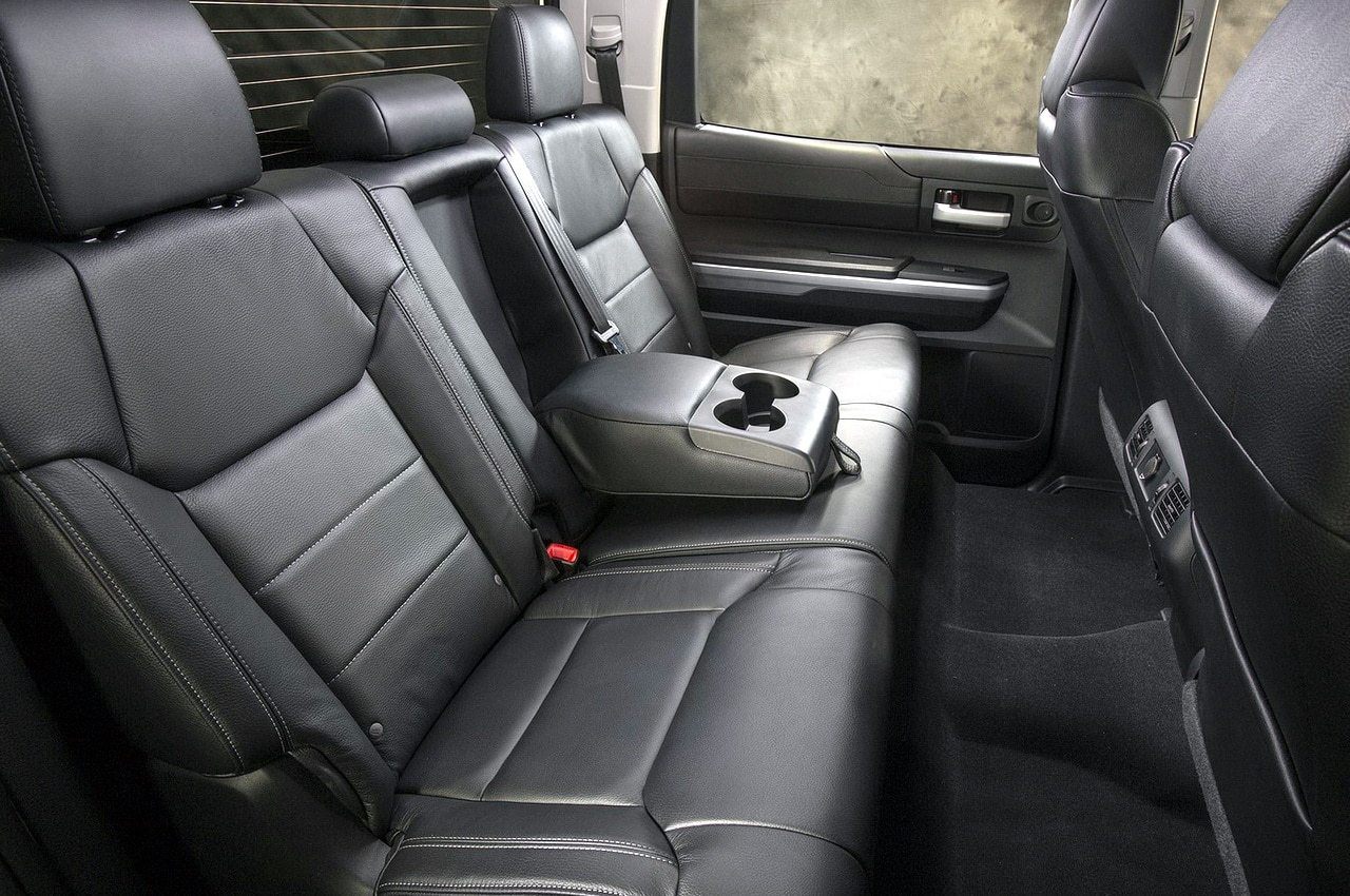 2016-Toyota-Tundra-CrewMax-Cab-Interior-5.jpg